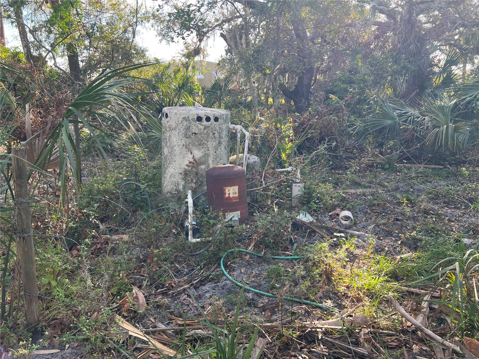 ACREAGE - Land