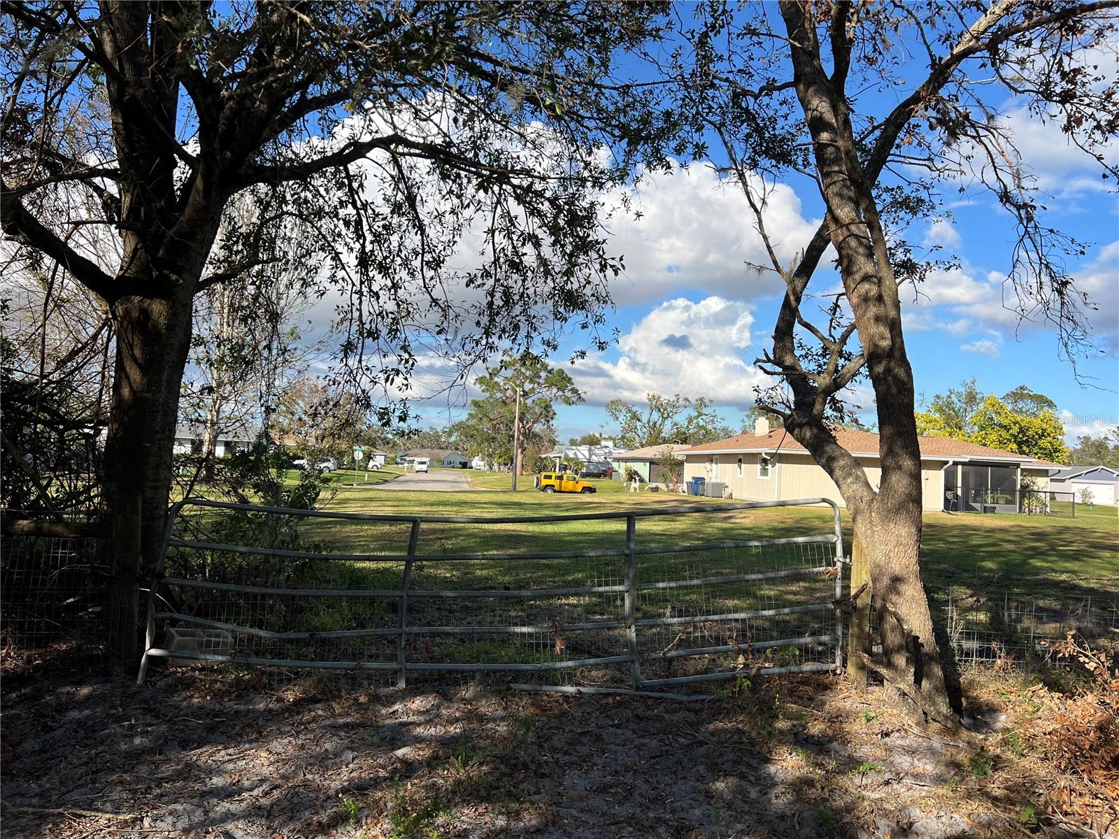ACREAGE - Land