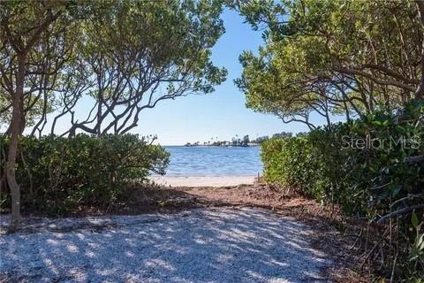 ISLAND CLUB OF TARPON - Residential