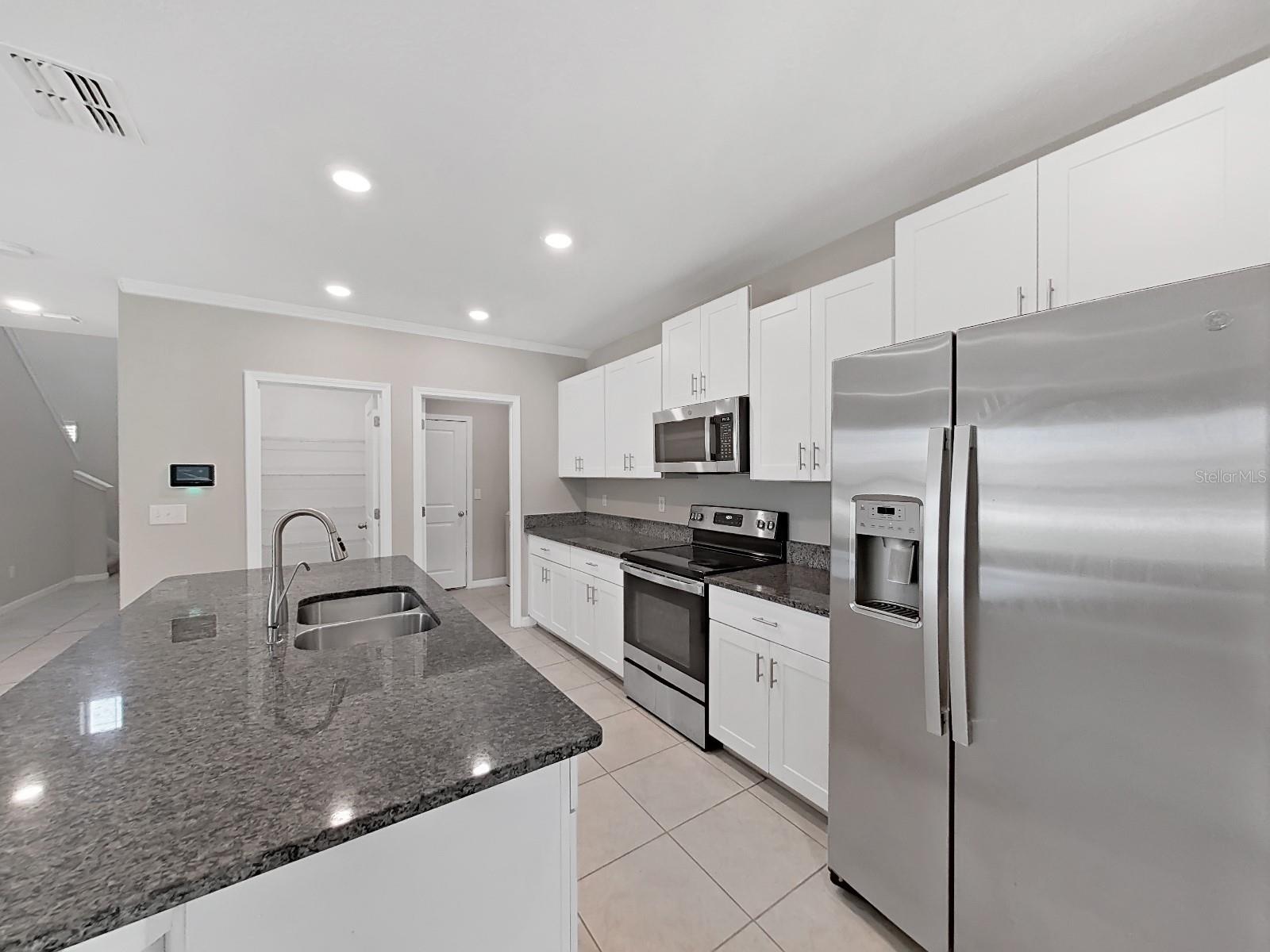 LAKESIDE PH 4 - Residential