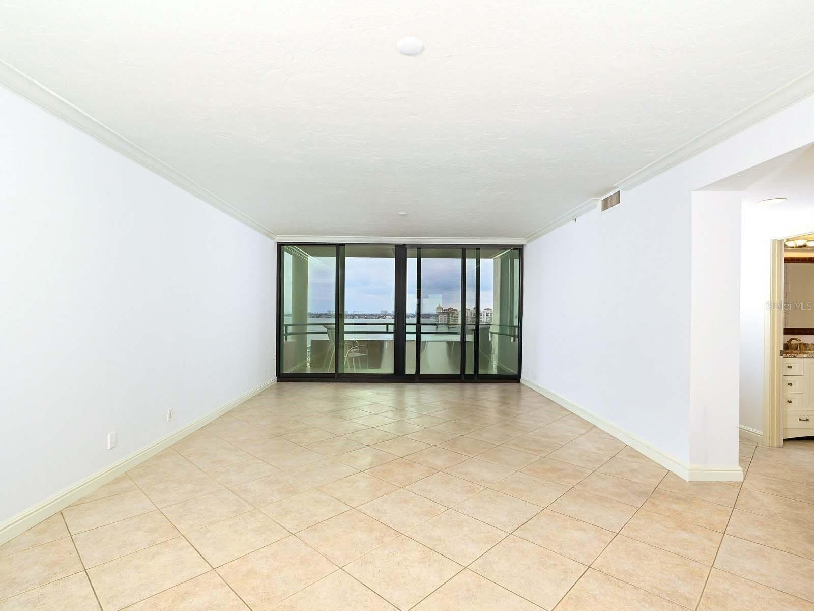 BAY PLAZA - Residential