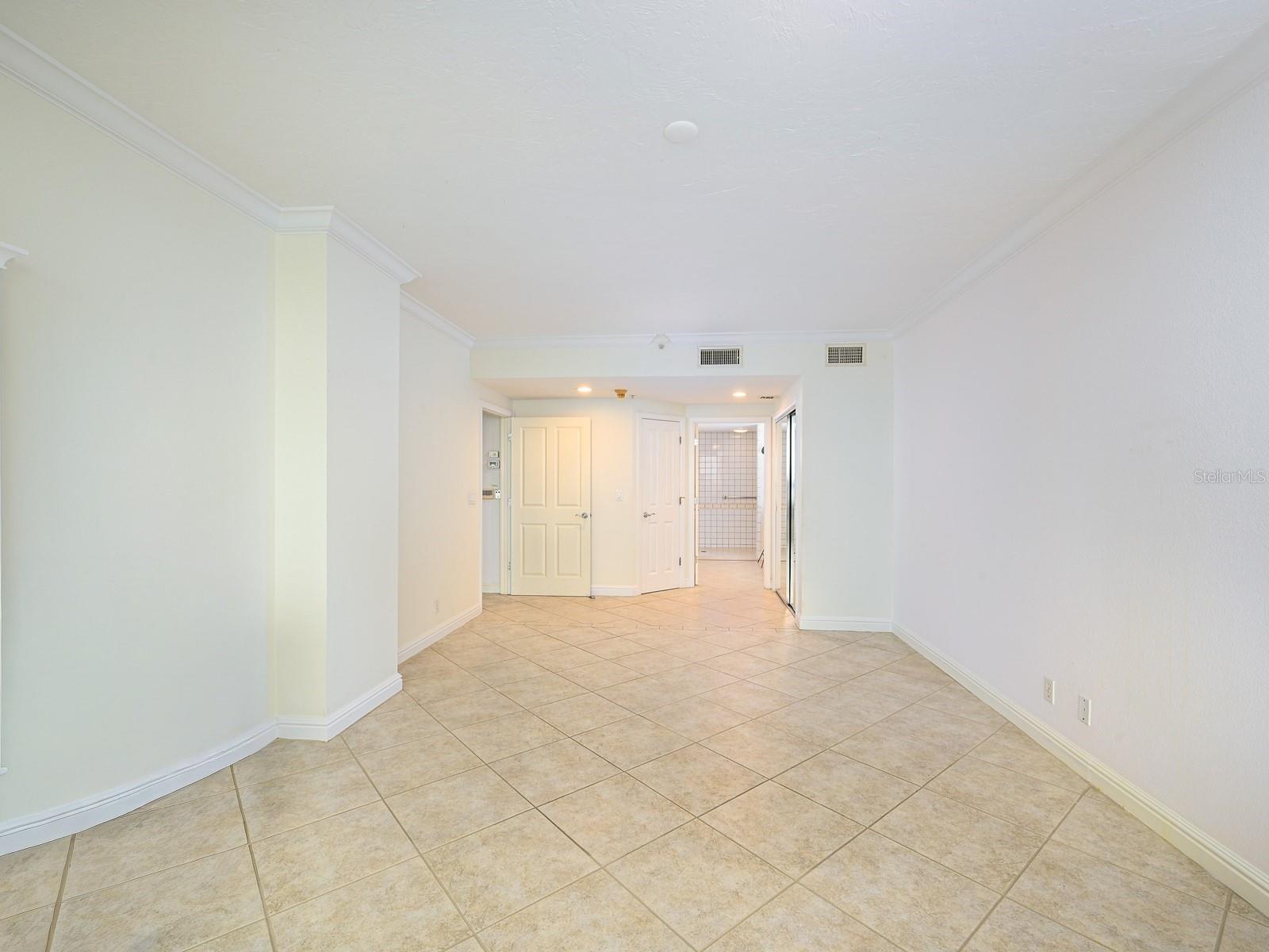 BAY PLAZA - Residential