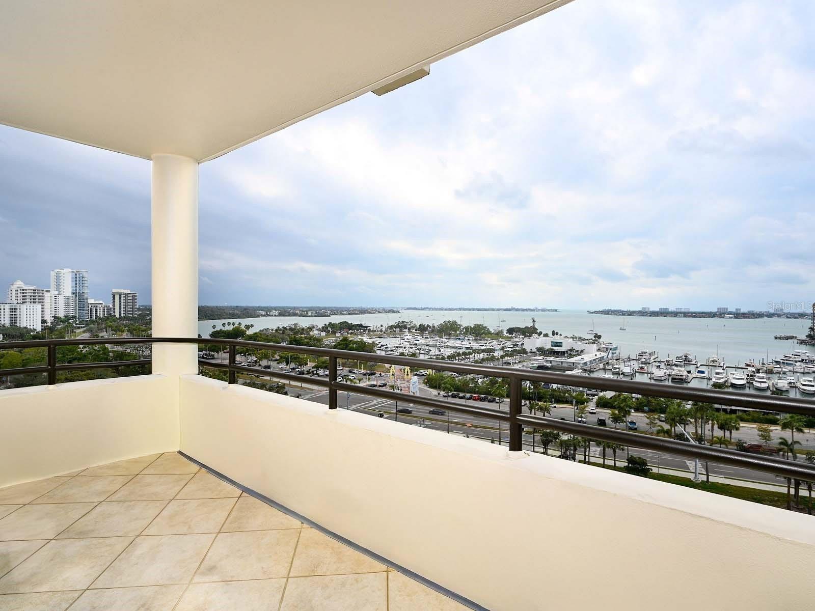 BAY PLAZA - Residential