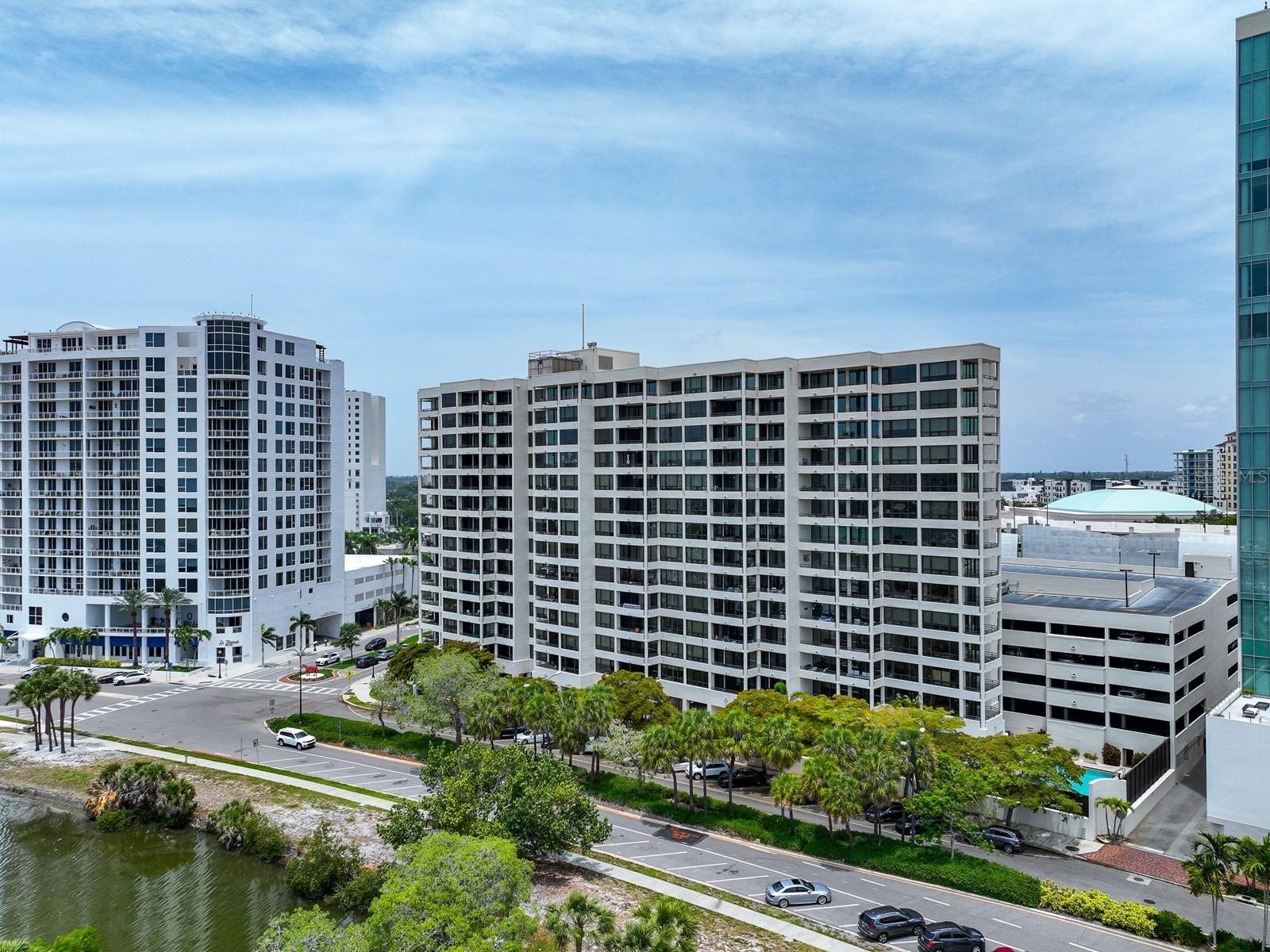 BAY PLAZA - Residential