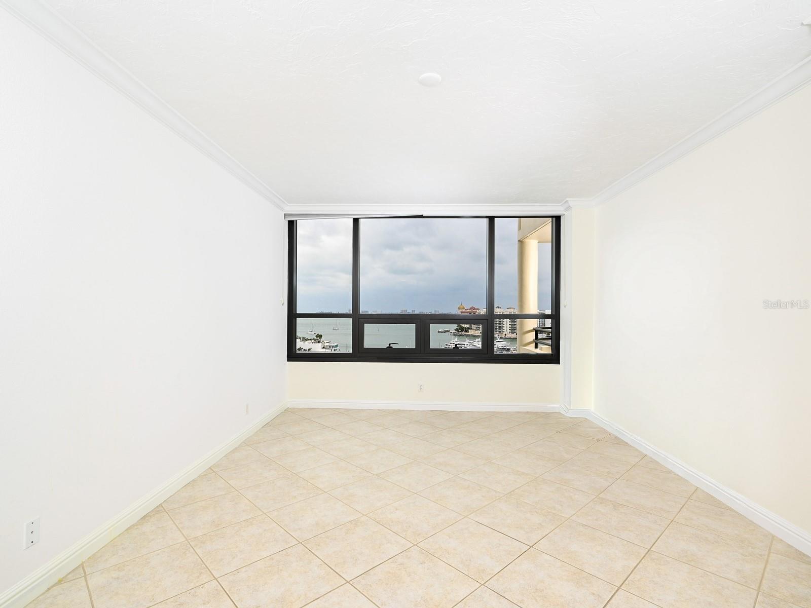 BAY PLAZA - Residential