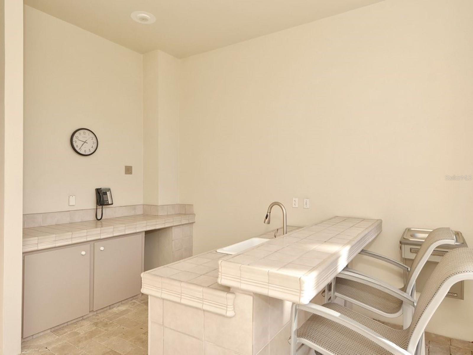 BAY PLAZA - Residential