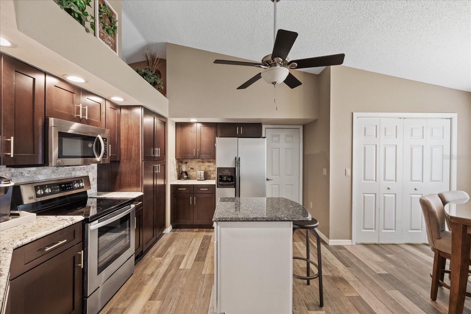 07 SPGS GOLF & CNTRY CLUB VILLAS CONDO - Residential