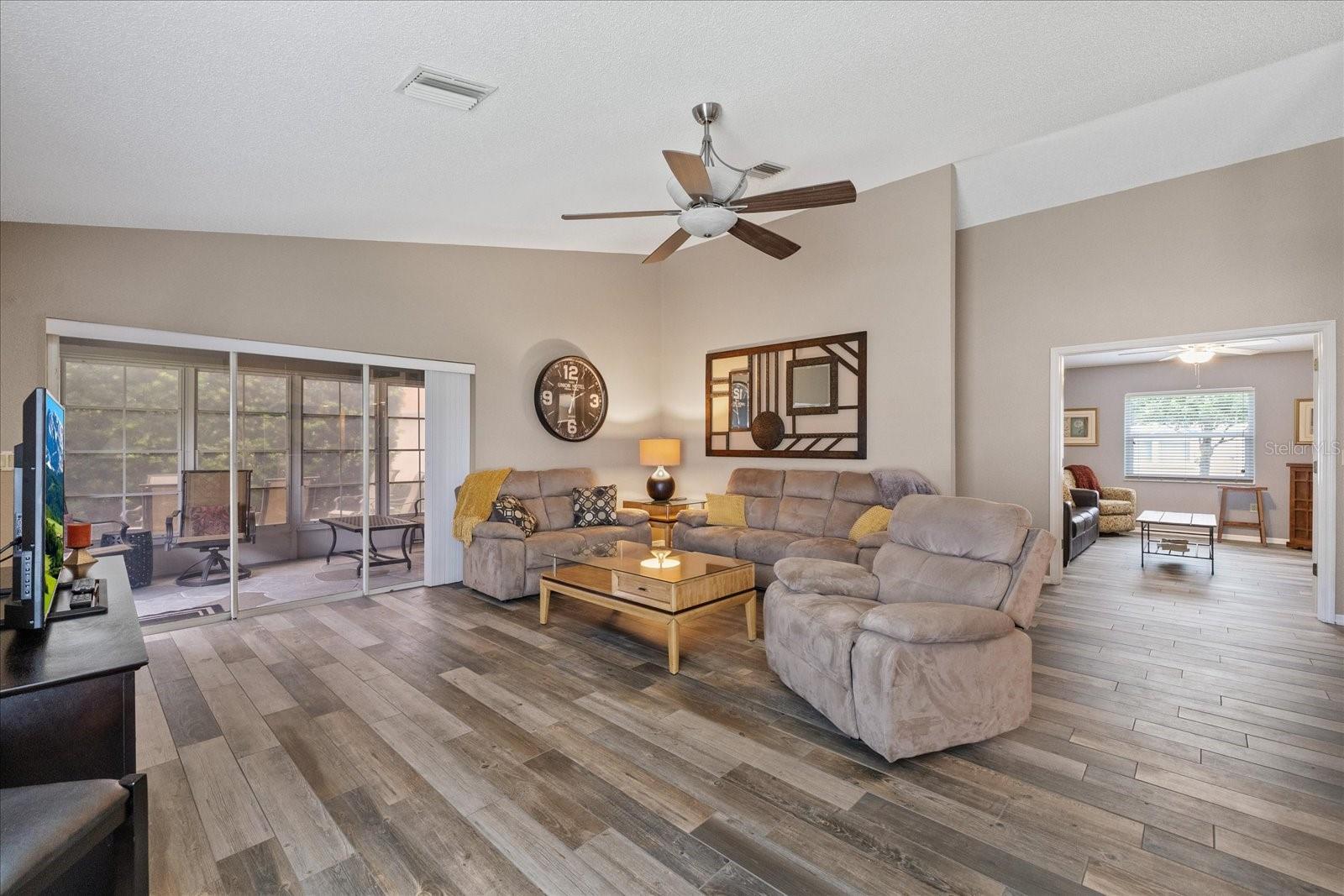 07 SPGS GOLF & CNTRY CLUB VILLAS CONDO - Residential