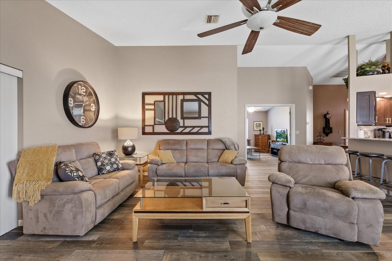 07 SPGS GOLF & CNTRY CLUB VILLAS CONDO - Residential
