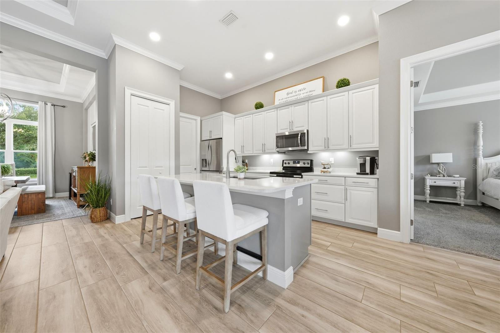 BELLECHASE VILLAS - Residential