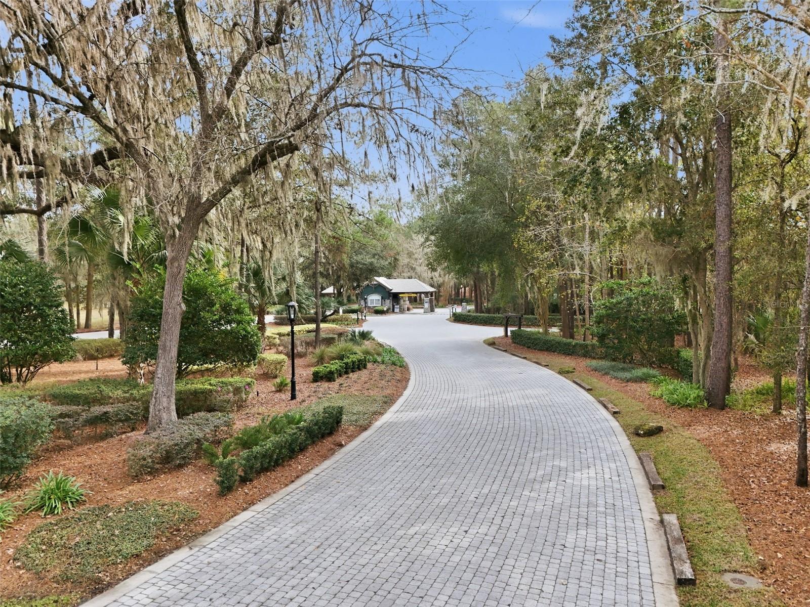 BELLECHASE VILLAS - Residential