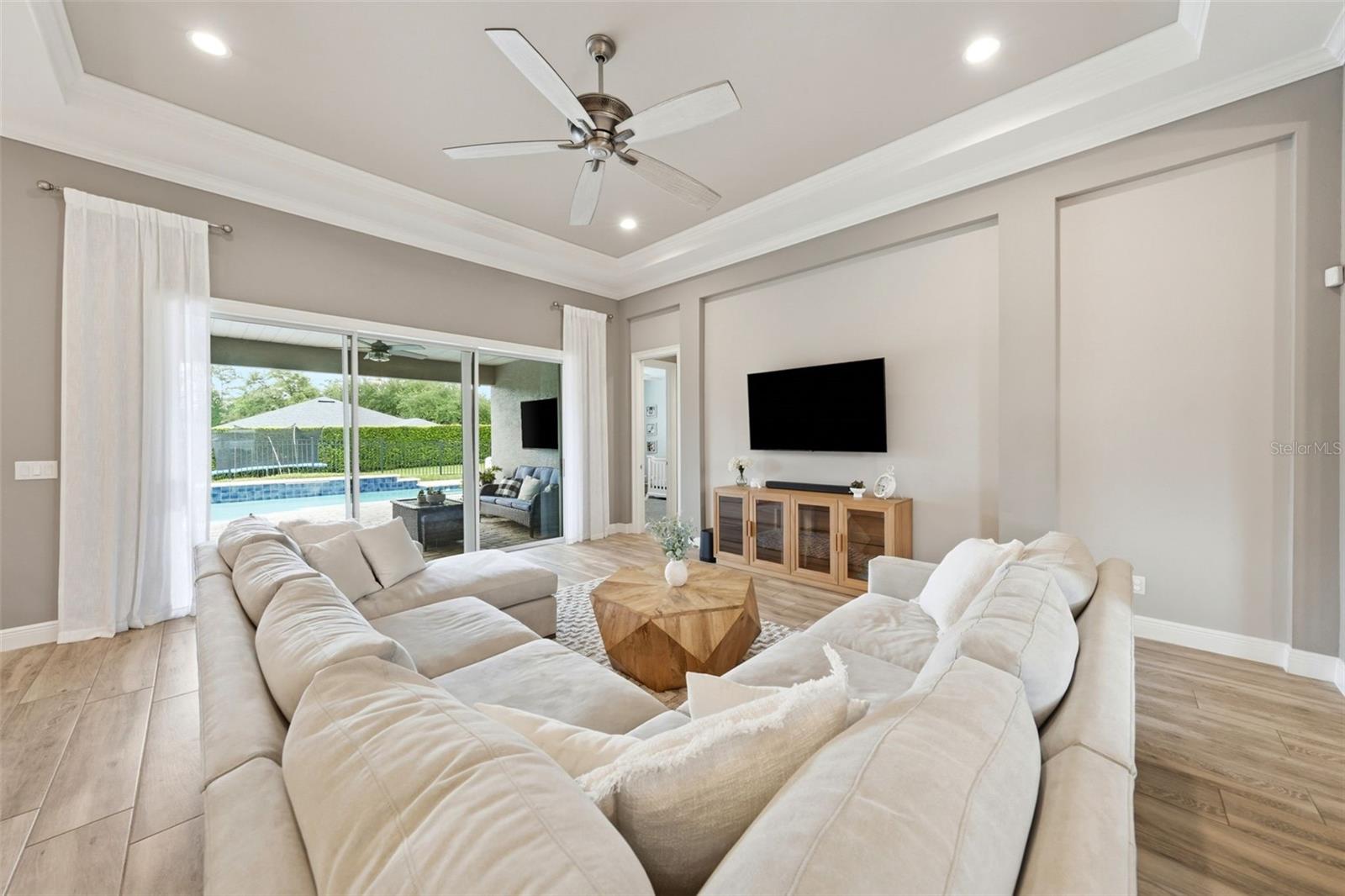 BELLECHASE VILLAS - Residential