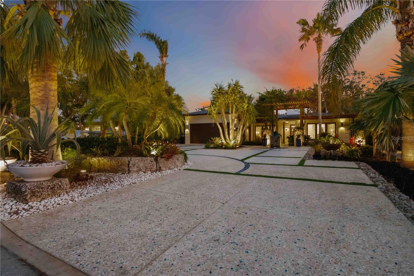 SAPPHIRE SHORES - Residential
