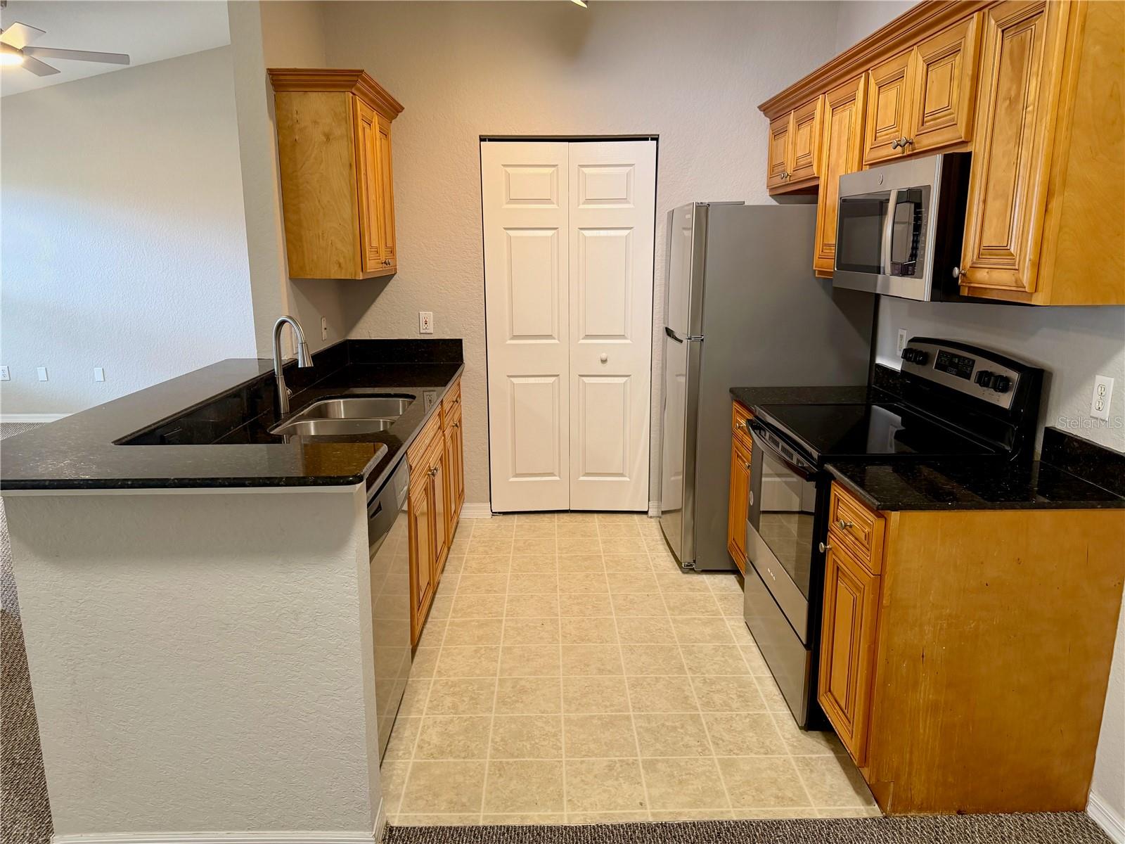 CRESCENT PLACE AT LAKE LOTUS CONDO - Residential Lease