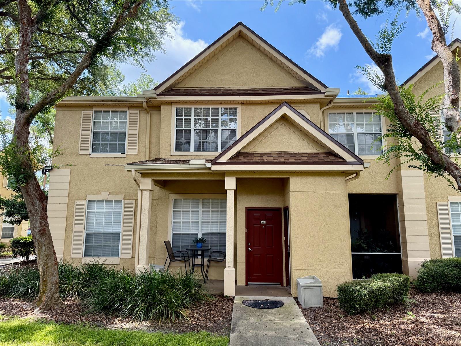 Stunning - newly renovated 2 bedroom condo in resort style community of Crescent Place at Lake Lotus. Featuring new designer paint, new berber carpet, LED lighting, high efficiency ceiling fans and updated bathrooms. Enjoy the open floorpan with a gourmet kitchen, solid wood cabinets, granite counters and stainless steel appliances. Community offers its residents a tropical pool, Gym, tennis court and playground. Located within minutes to shopping, entertainment and Interstate 4. Call and schedule your viewing today !