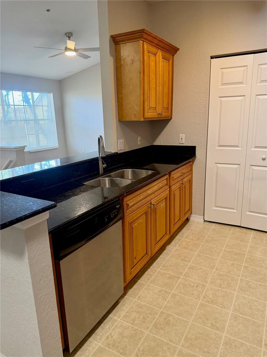 CRESCENT PLACE AT LAKE LOTUS CONDO - Residential Lease