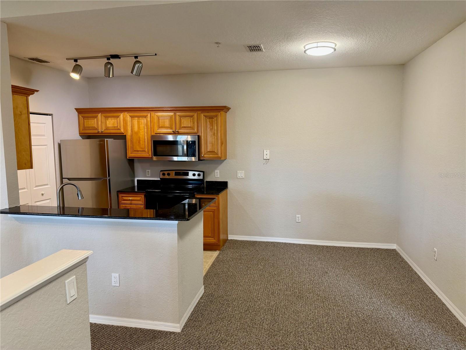 CRESCENT PLACE AT LAKE LOTUS CONDO - Residential Lease
