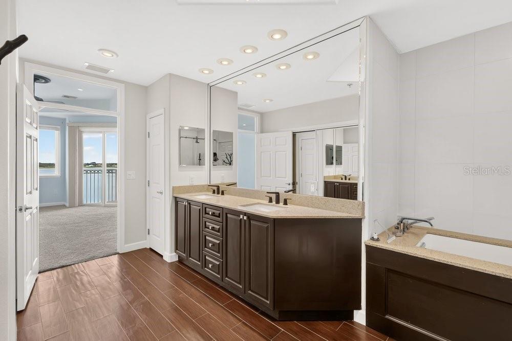 VIZCAYA HEIGHTS CONDO 07 - Residential
