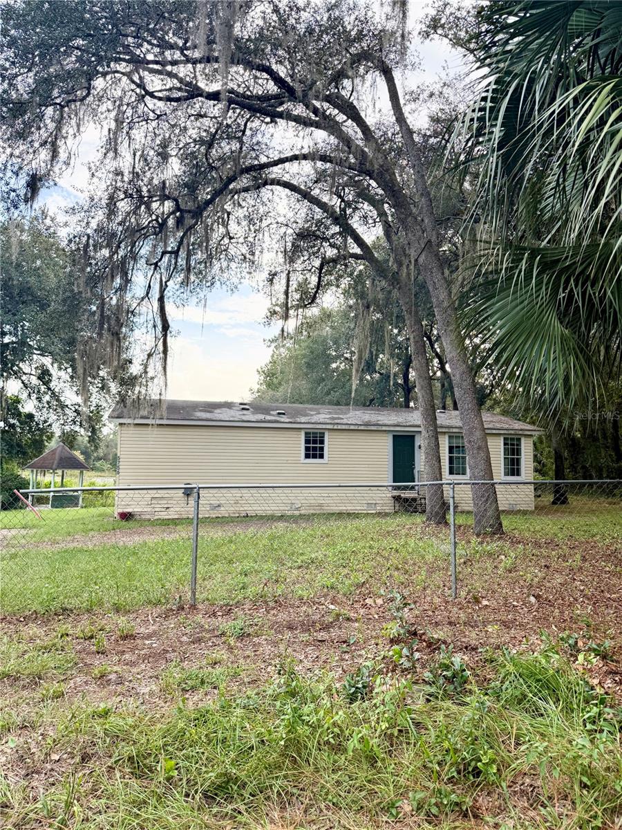 So much potential, at a great price! Property is a fixer upper. Huge back porch looks out over the water! Seller does not have any records on functionality or condition. Investor owned, seller has no records on the property. Buyer to do their own due diligence. Property will not qualify for fha/va/usda financing due to the current condition of the mobile homes. Sold as is, cash only, no financing.