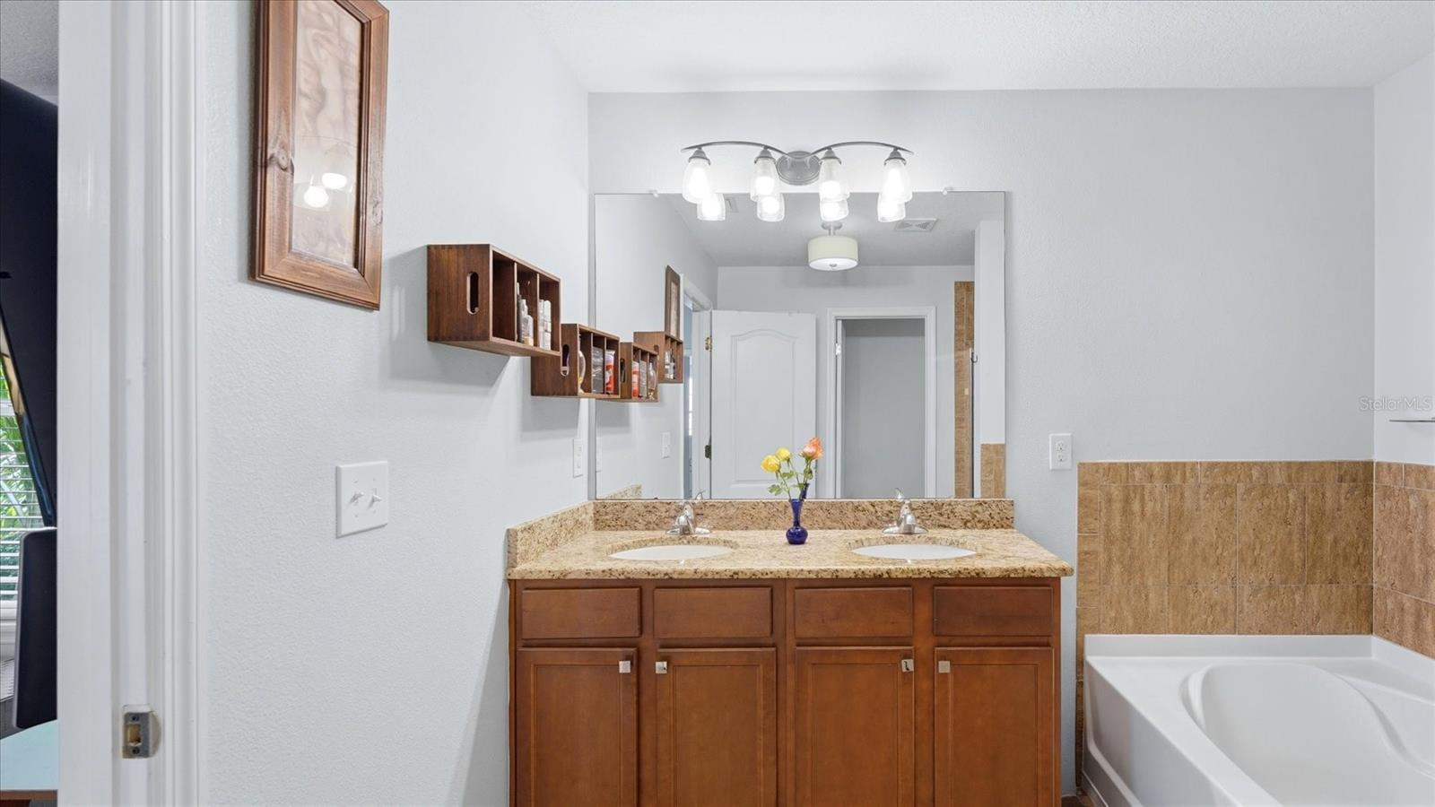 OAK VISTAS - Residential