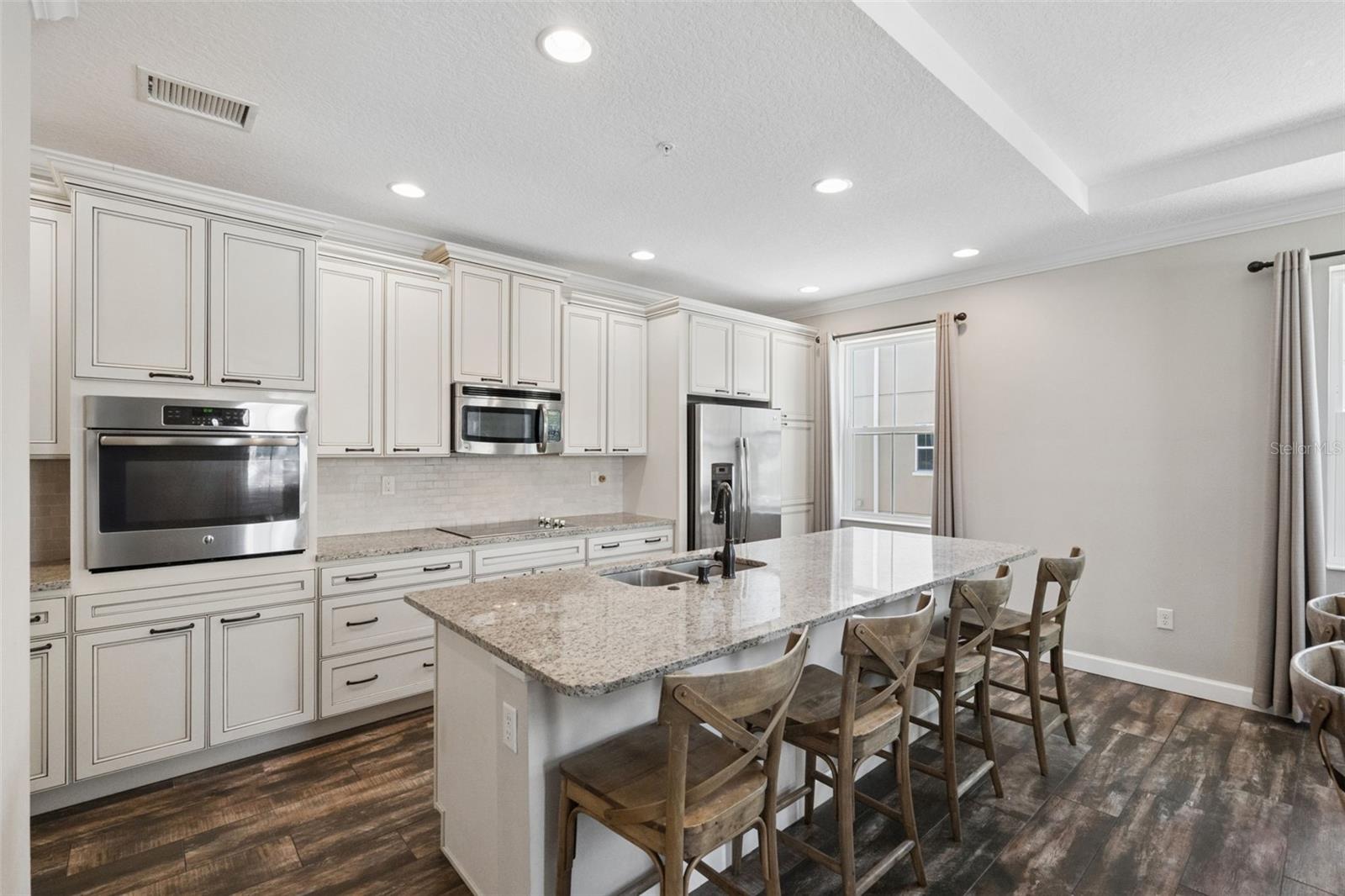 GRANDE OAKS AT HEATHROW - Residential