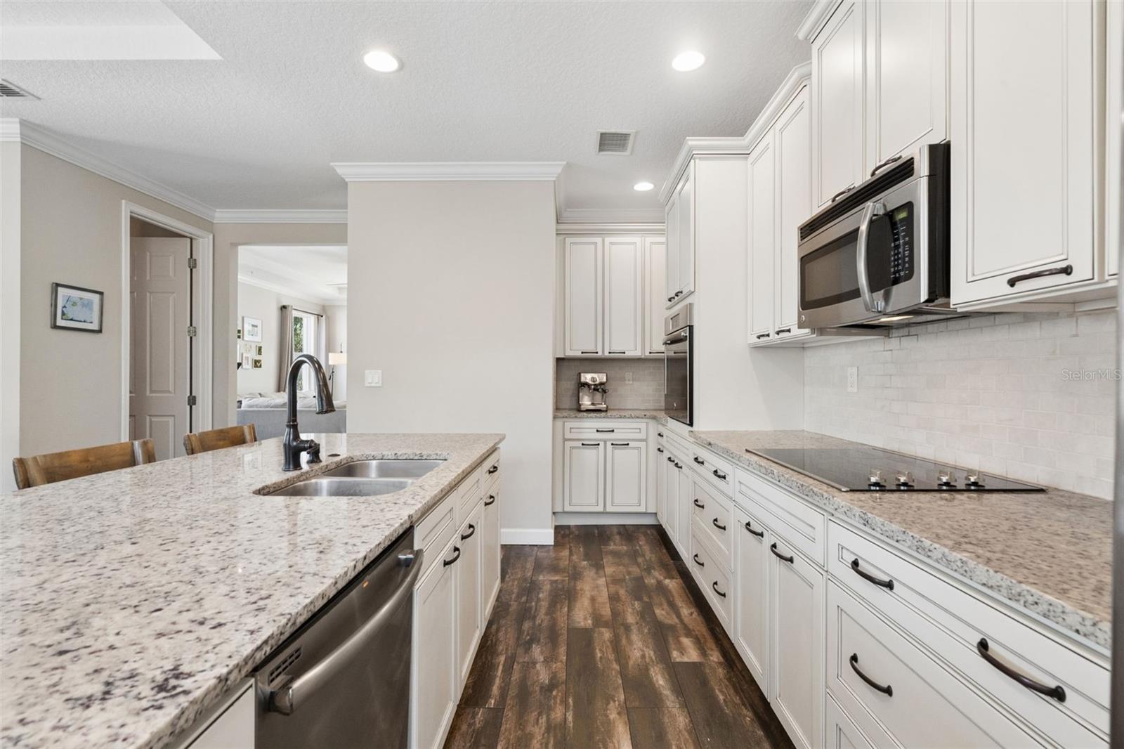 GRANDE OAKS AT HEATHROW - Residential
