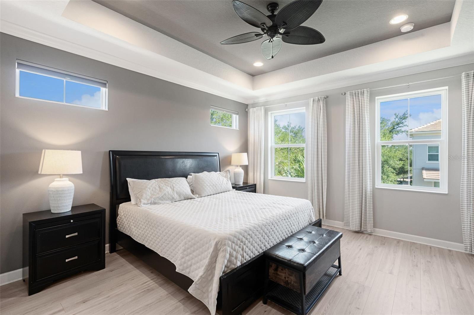GRANDE OAKS AT HEATHROW - Residential