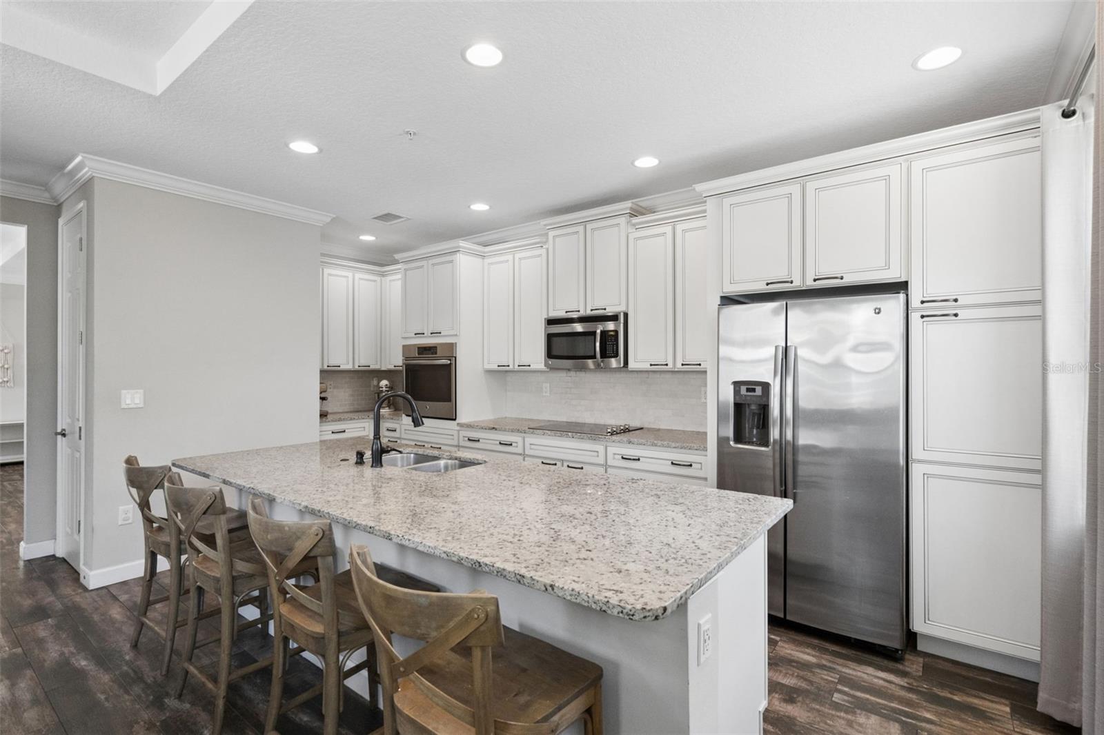 GRANDE OAKS AT HEATHROW - Residential