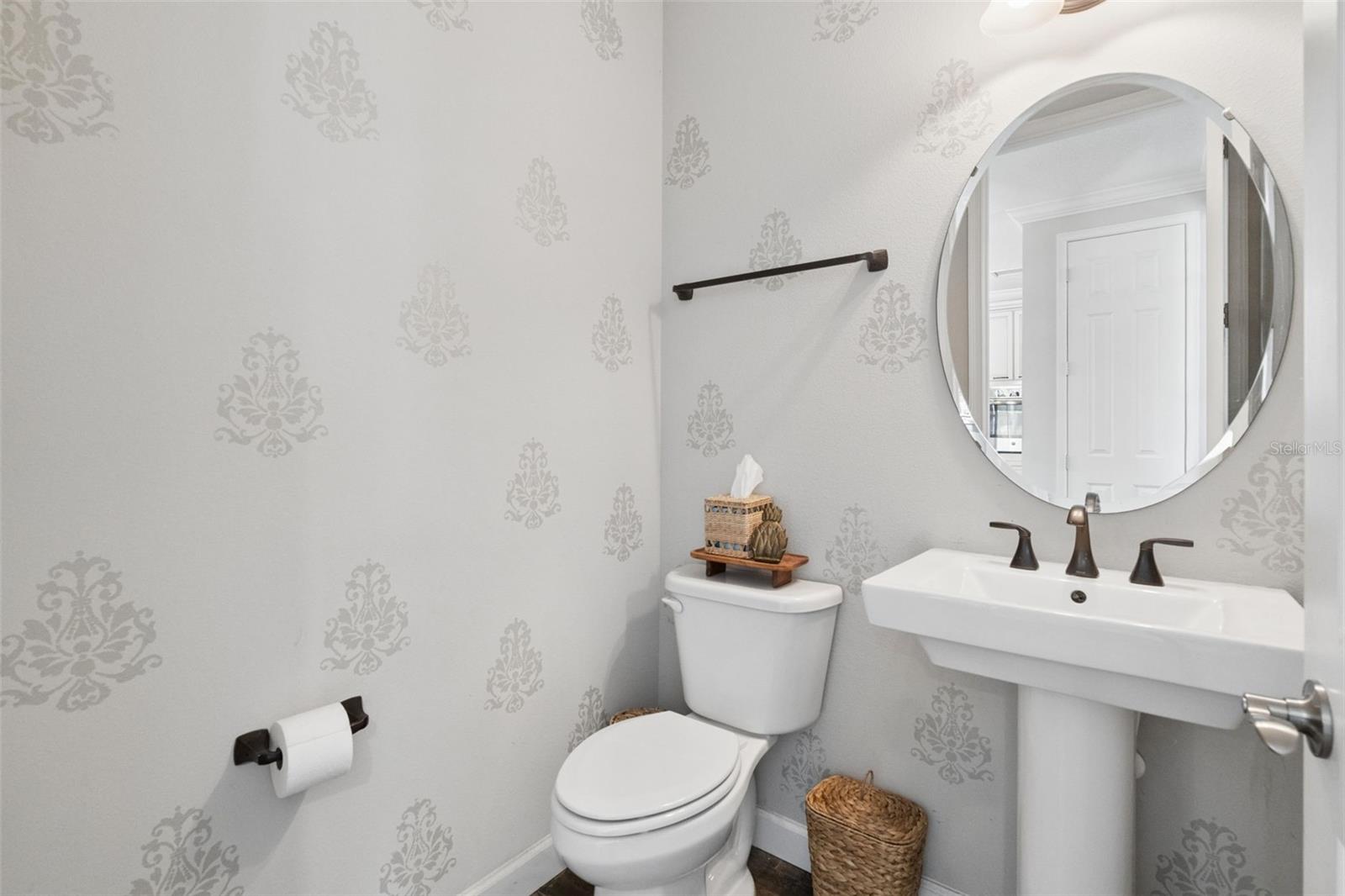 GRANDE OAKS AT HEATHROW - Residential