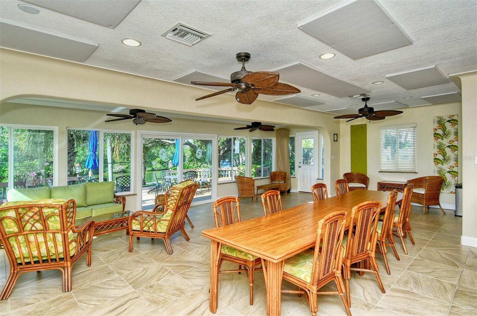 POINTE ON MIDNIGHT PASS - Residential