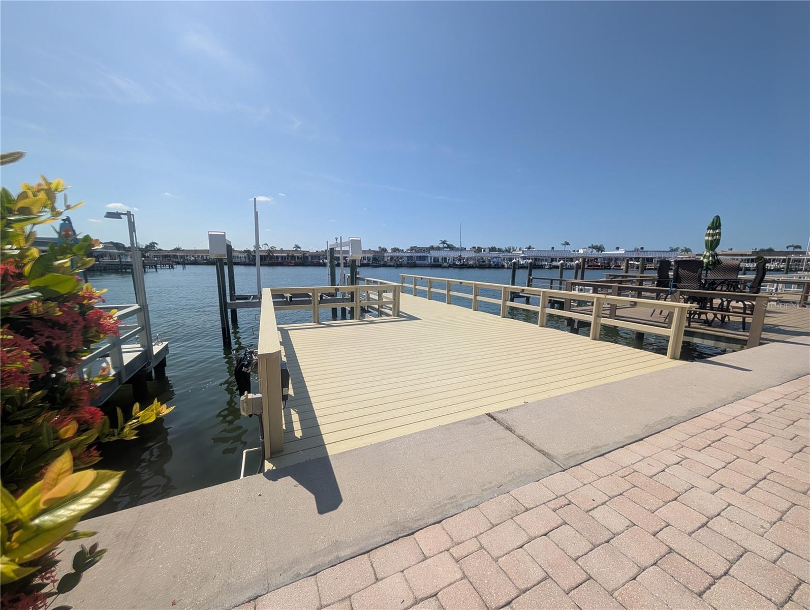 BOCA CIEGA POINT EAST - Residential