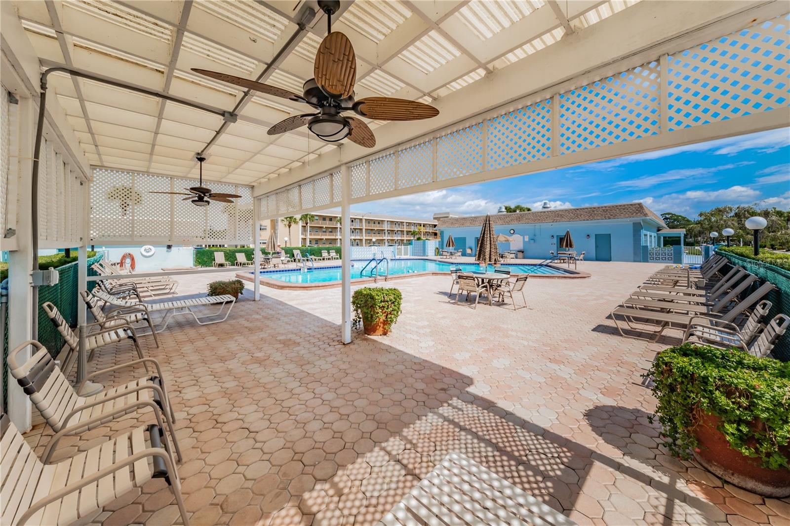 BOCA CIEGA POINT EAST - Residential