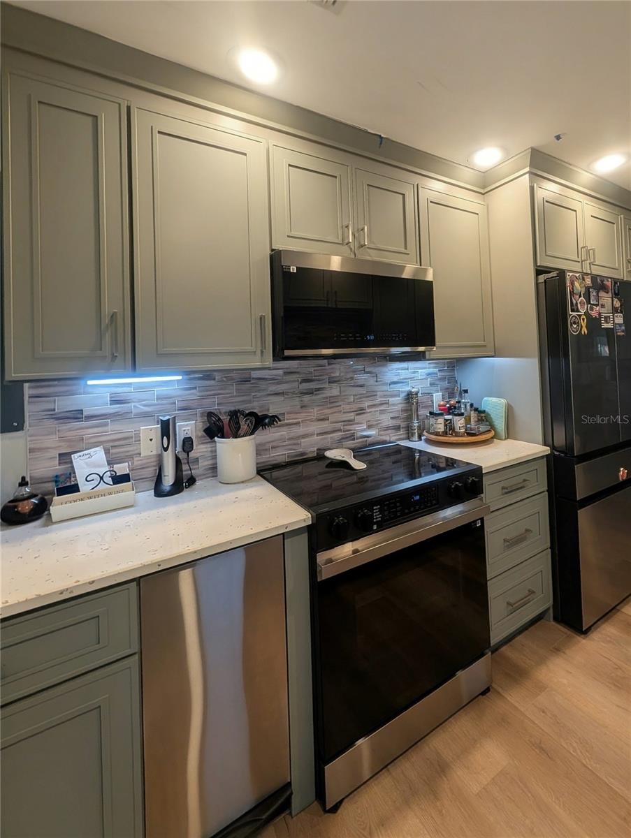 BOCA CIEGA POINT EAST - Residential