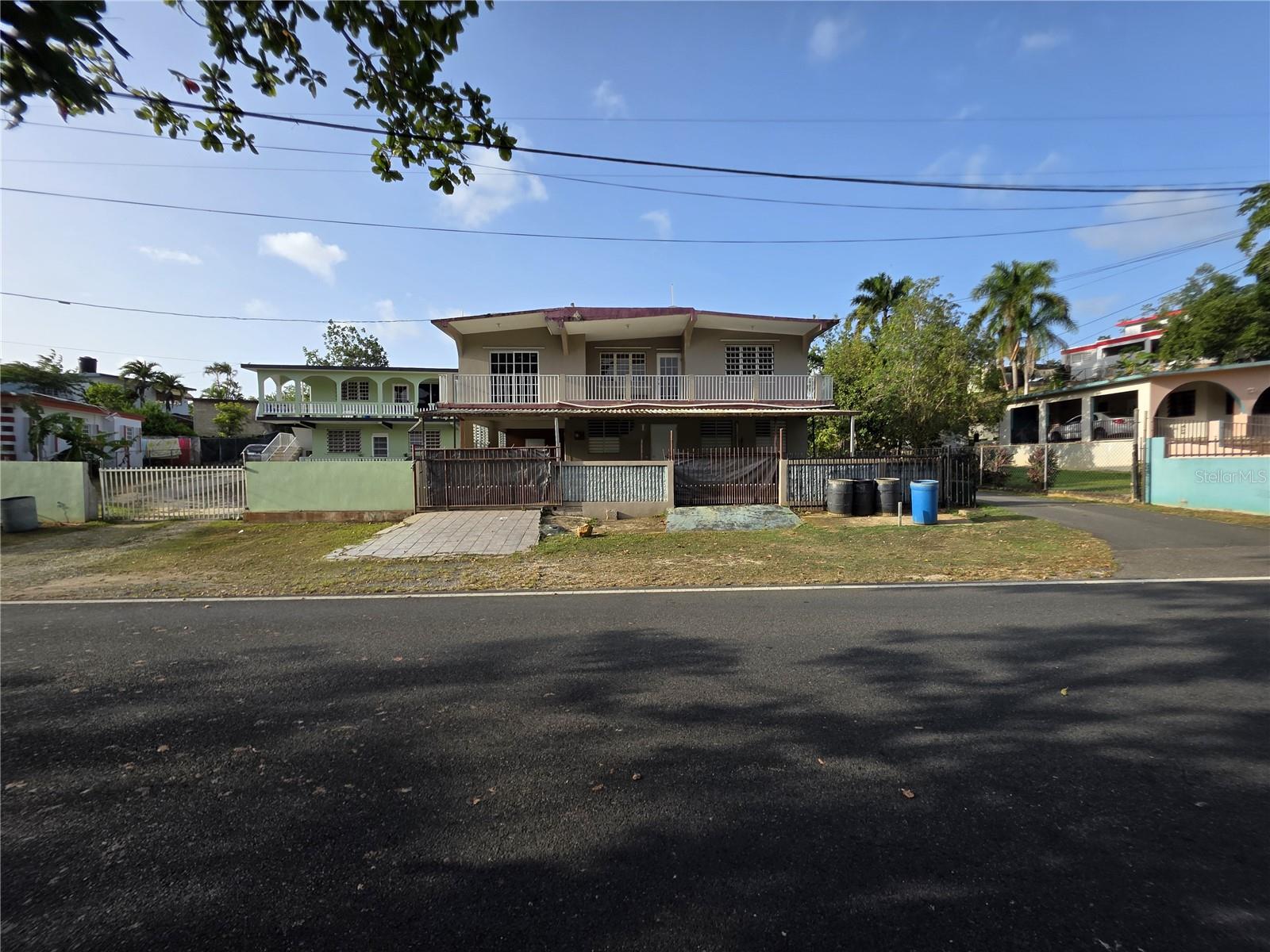 ?? Attention Investors! Multifamily Property in Arecibo ???

Generate income from day one! We present this spectacular multifamily property located in the tranquil countryside of **Arecibo**. With **completely vacant units ready to rent**, this is the investment opportunity you've been waiting for in the northern region.

**Breakdown of Great Rental Potential:**

* **Unit 1:** Spacious 3-bedroom, 2-bathroom house ? Projected Rent: **$877/month**.

* **Unit 2:** Second 3-bedroom, 2-bathroom house ? Projected Rent: **$877/month**.

* **Unit 3:** Independent 1-bedroom, 1-bathroom apartment ? Projected Rent: **$558/month**.

* * ?? **Total Potential Income:** **$2,312 monthly**.

**Property Features:**

* **Construction Area:** Approximately 3,595 sq ft of living space with an excellent layout.

* **Lot Size:** 729 sq m.

* **Parking:** convenience with space for **4 cars aprox**.

Perfect for living in one unit and renting out the other two, or for maximizing your investment portfolio with stable, long-term income.

Don't miss this gem in the Arecibo countryside! For more information or to schedule a visit, contact us today. ??