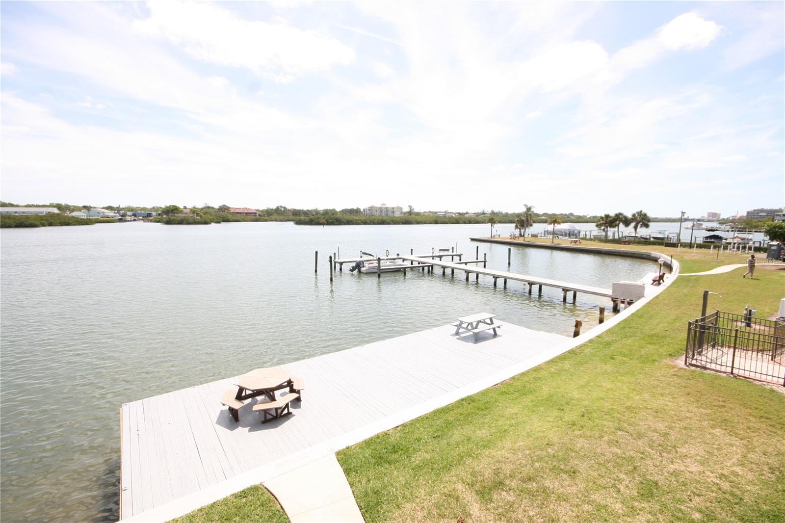 BAY MARINER THE CONDO - Residential