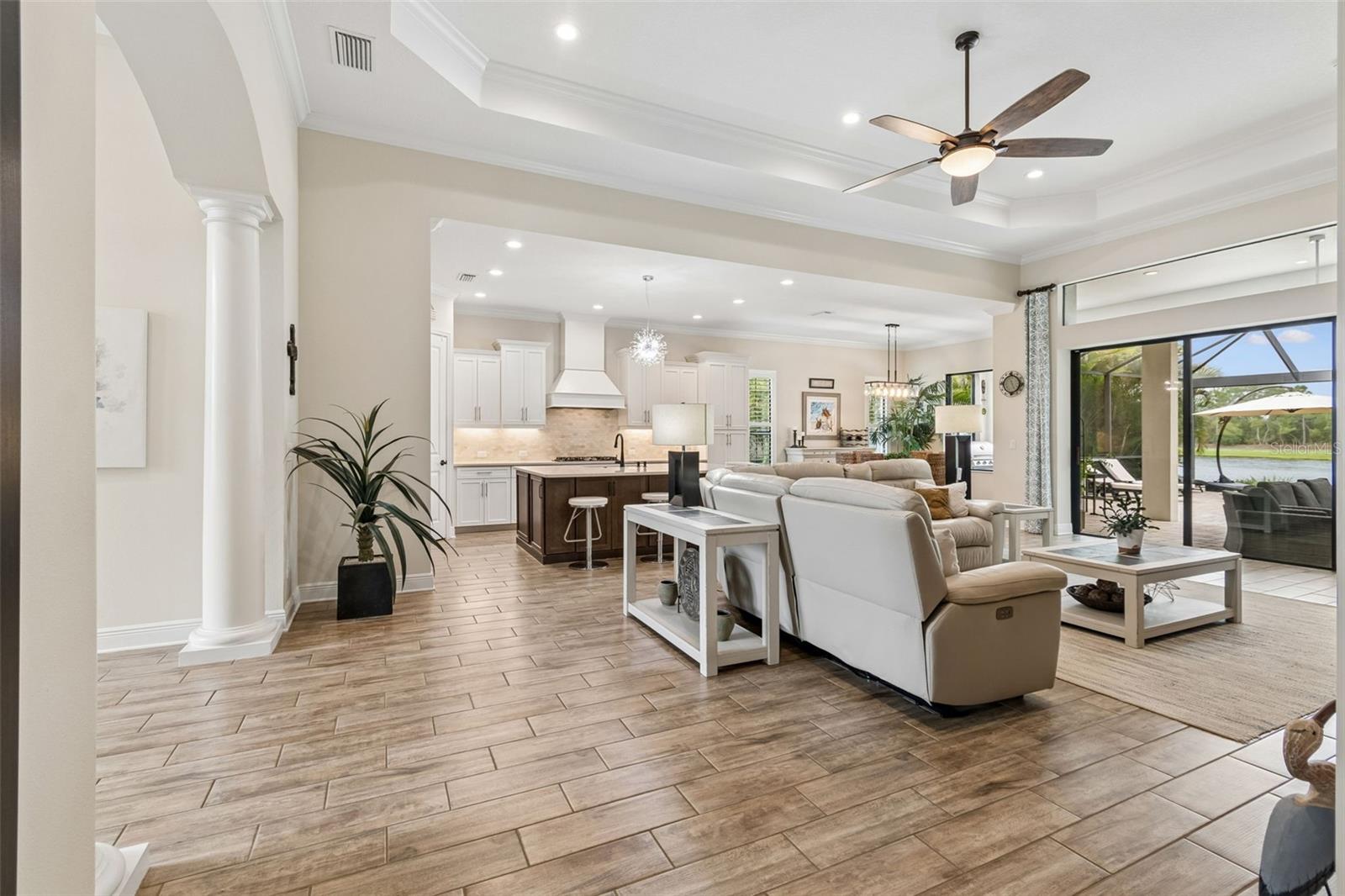 COUNTRY CLUB EAST AT LAKEWD RNCH VV1 - Residential