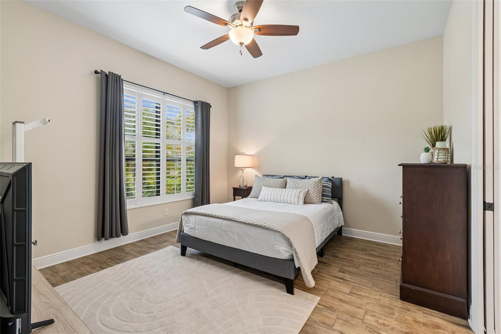COUNTRY CLUB EAST AT LAKEWD RNCH VV1 - Residential