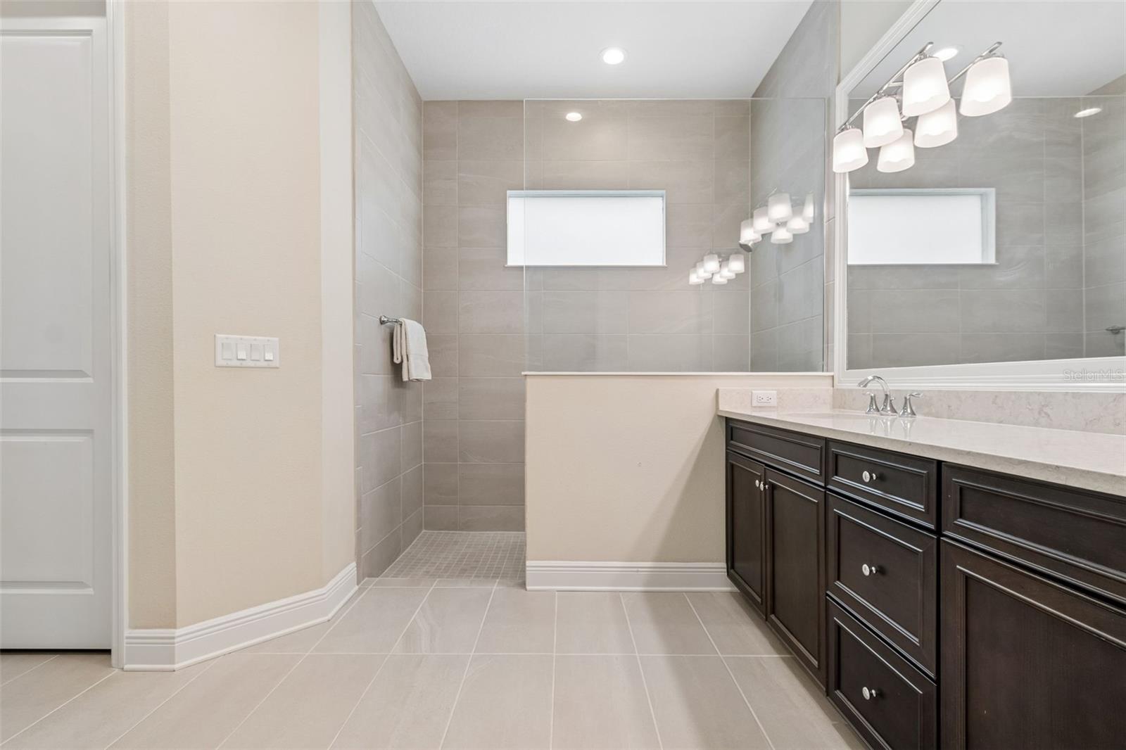 COUNTRY CLUB EAST AT LAKEWD RNCH VV1 - Residential