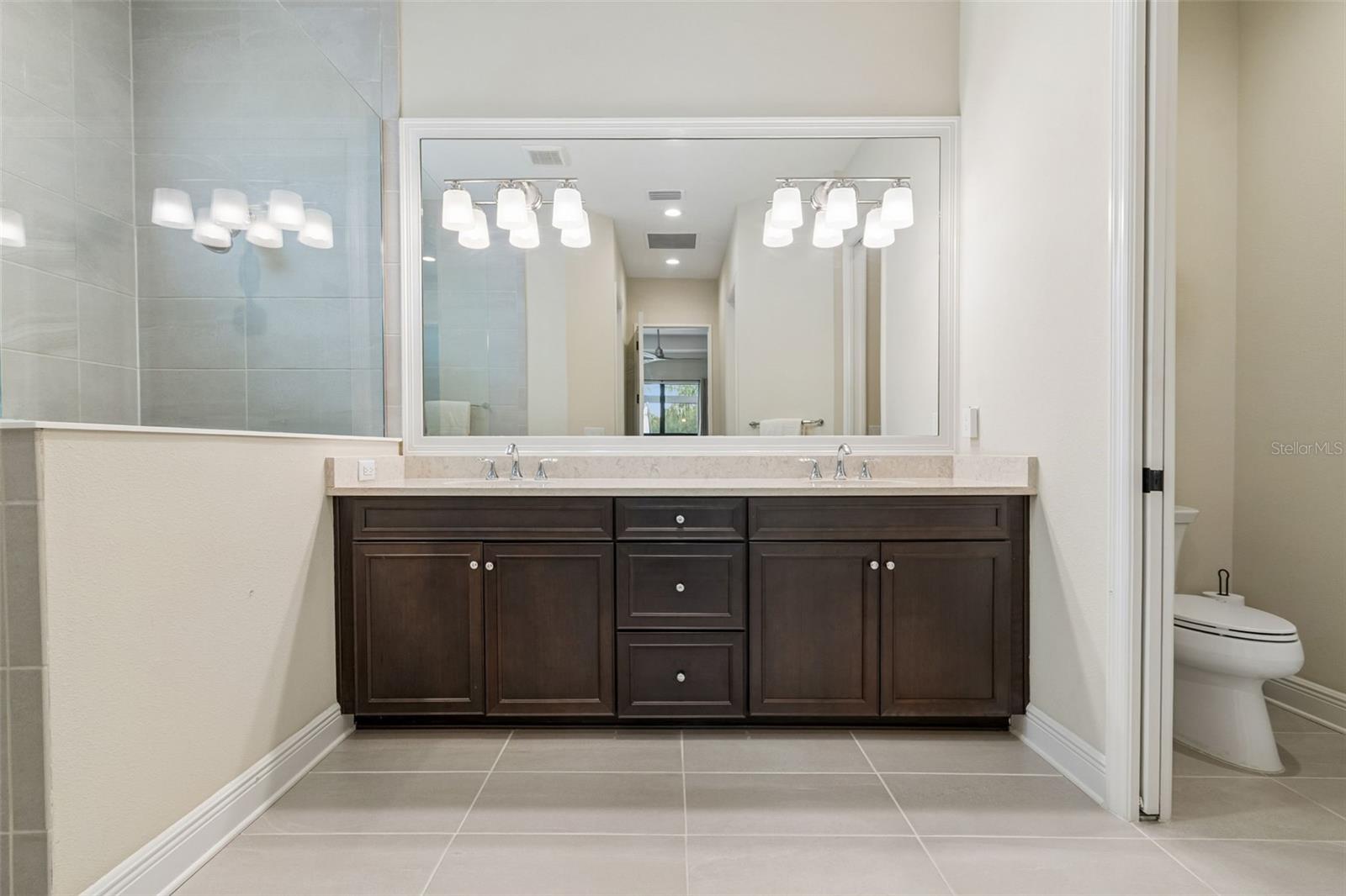 COUNTRY CLUB EAST AT LAKEWD RNCH VV1 - Residential
