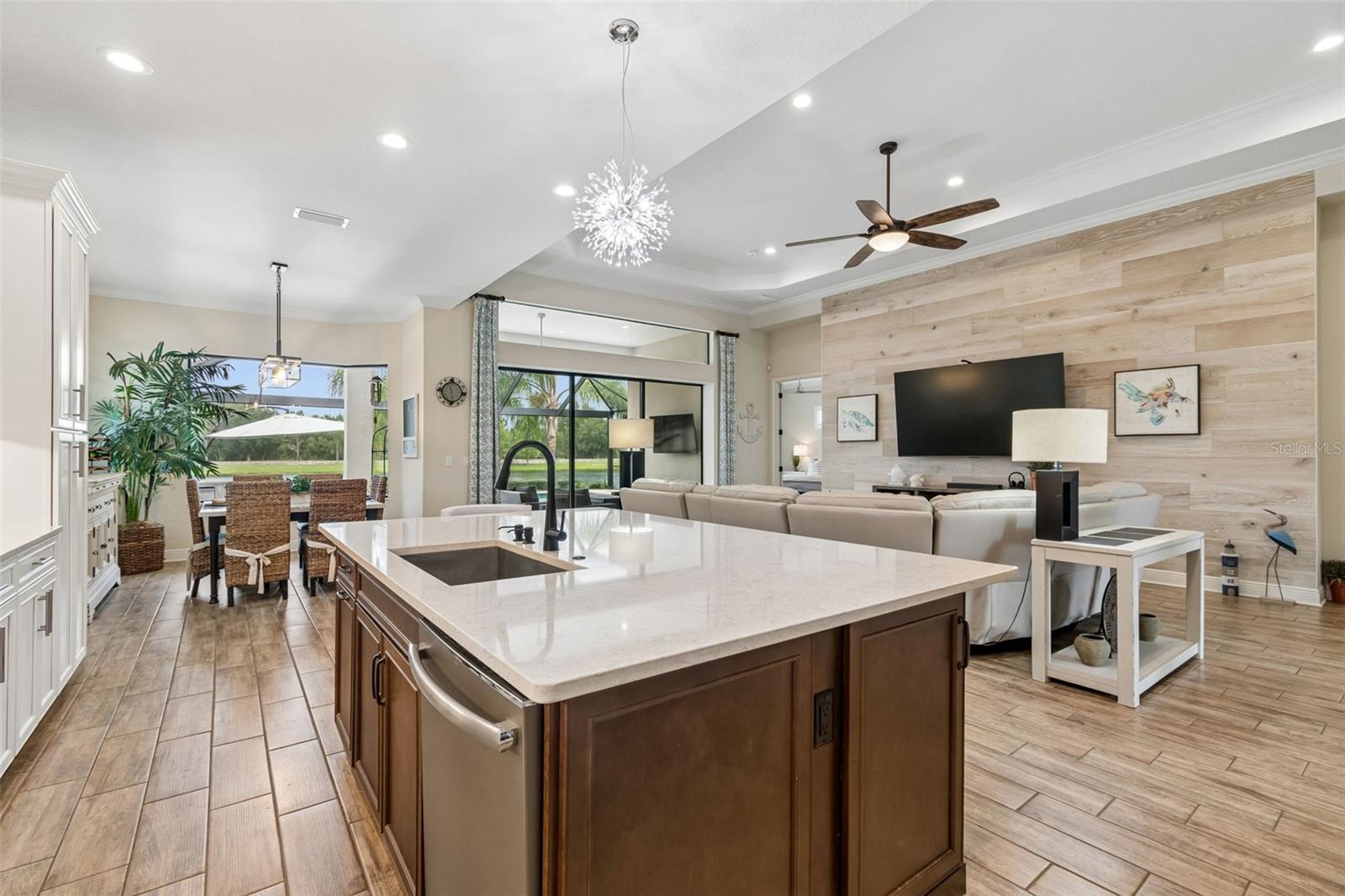 COUNTRY CLUB EAST AT LAKEWD RNCH VV1 - Residential