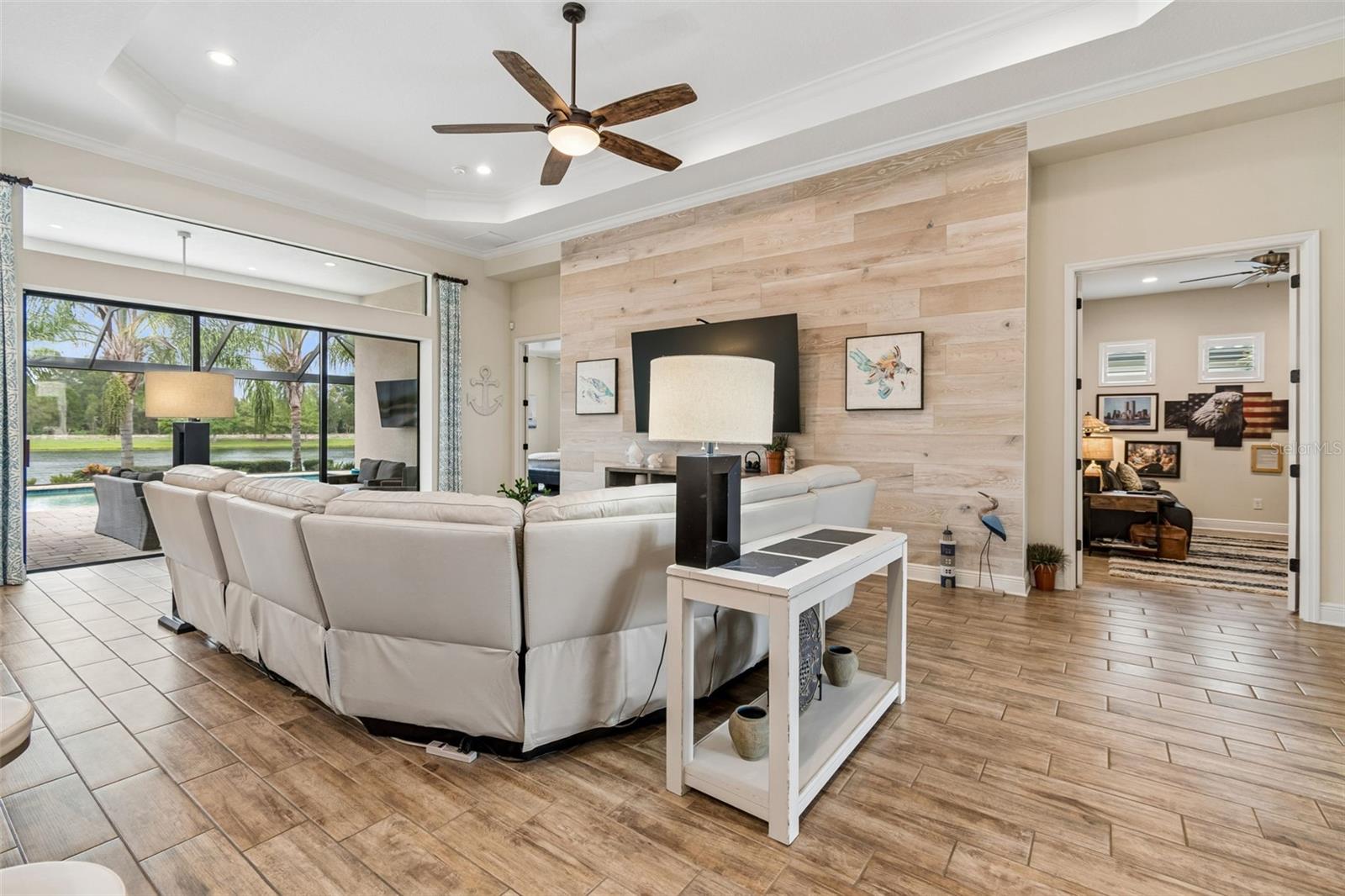 COUNTRY CLUB EAST AT LAKEWD RNCH VV1 - Residential