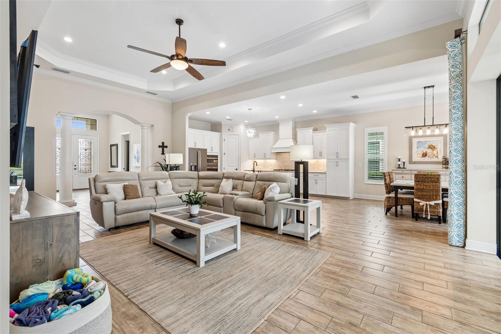 COUNTRY CLUB EAST AT LAKEWD RNCH VV1 - Residential