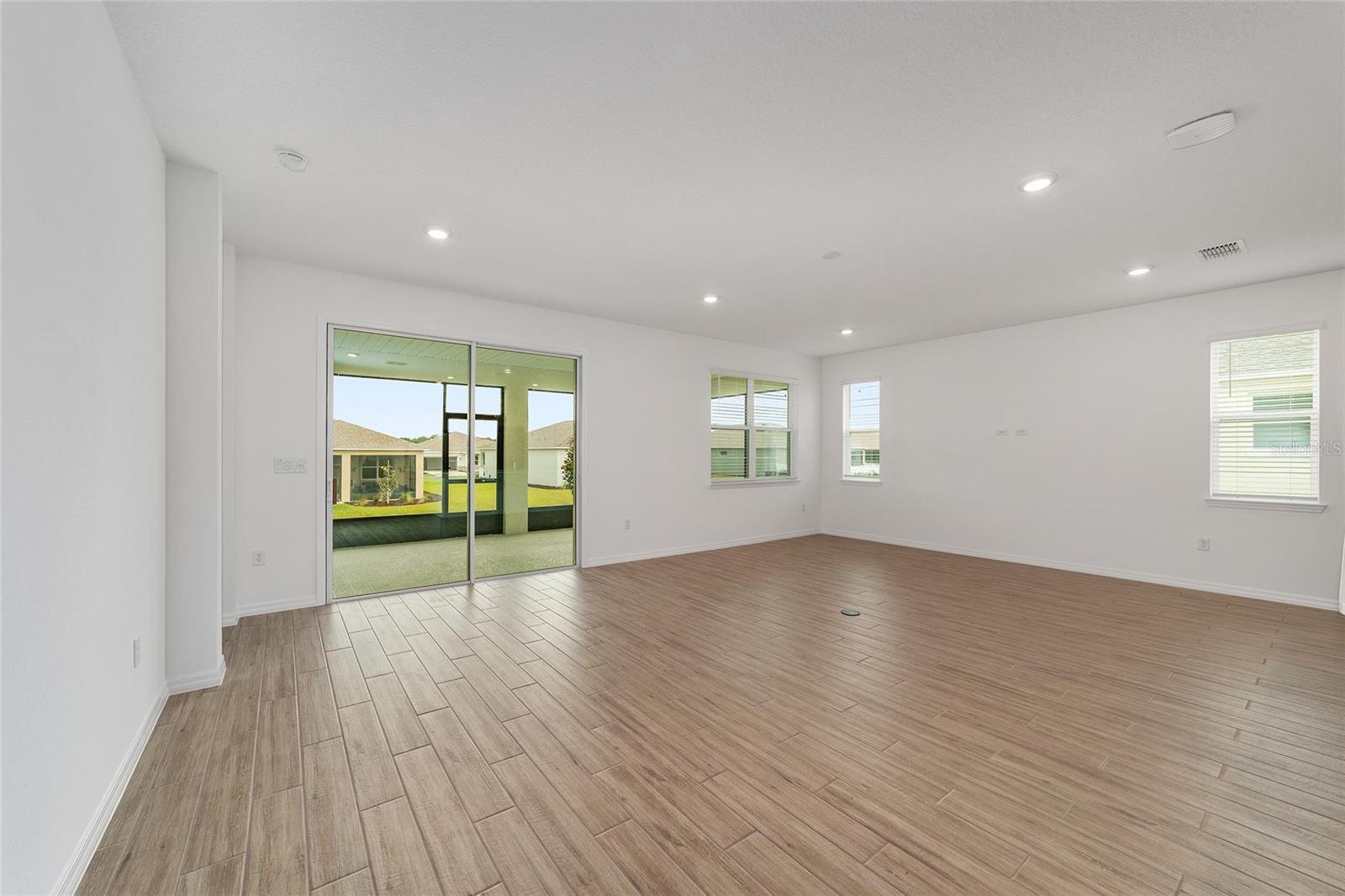 ON TOP OF THE WORLD - Residential