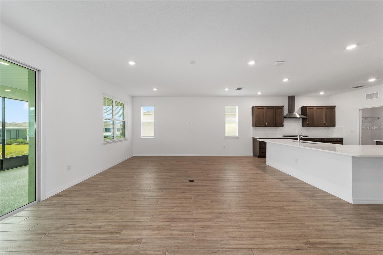ON TOP OF THE WORLD - Residential