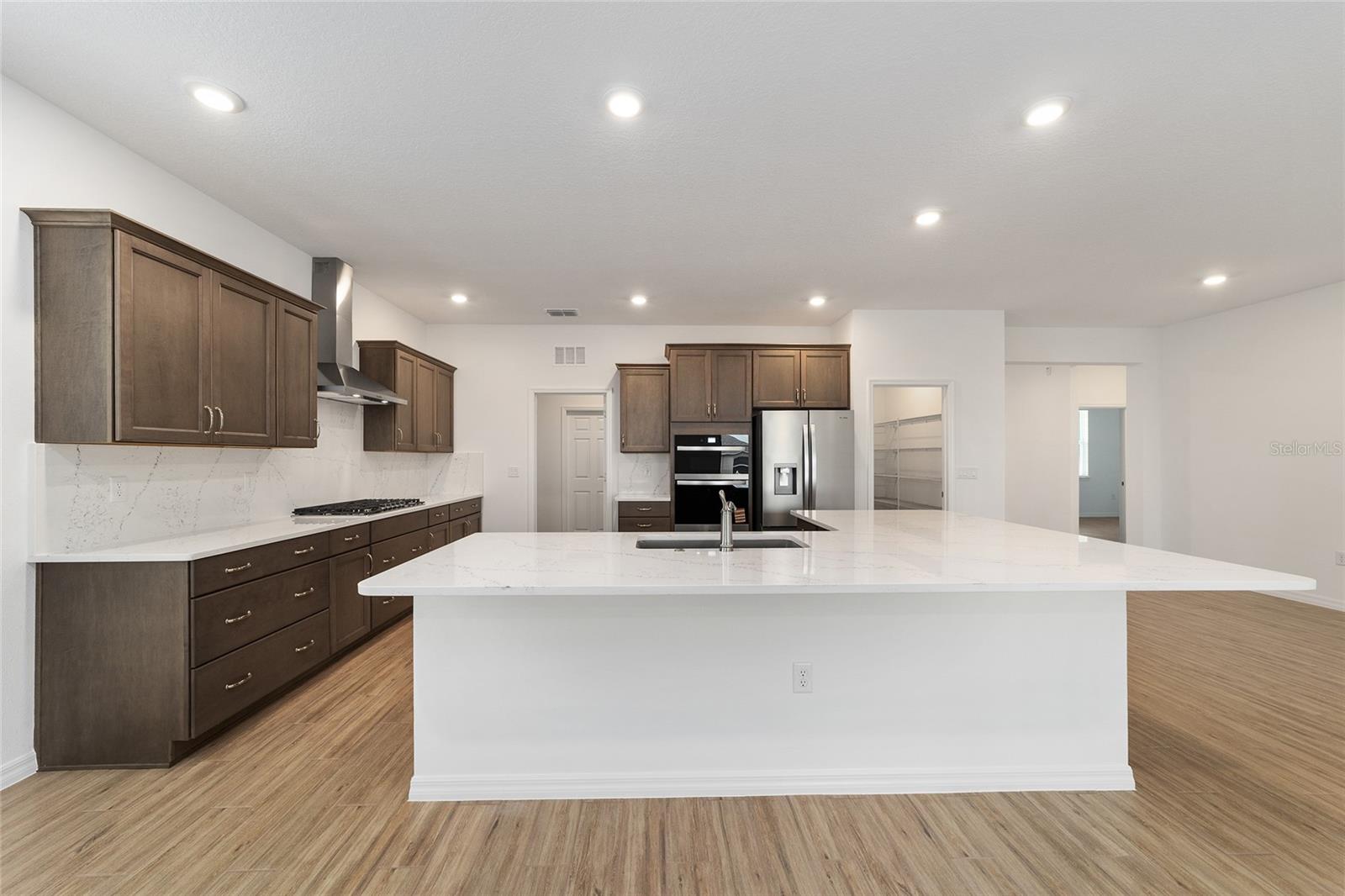ON TOP OF THE WORLD - Residential