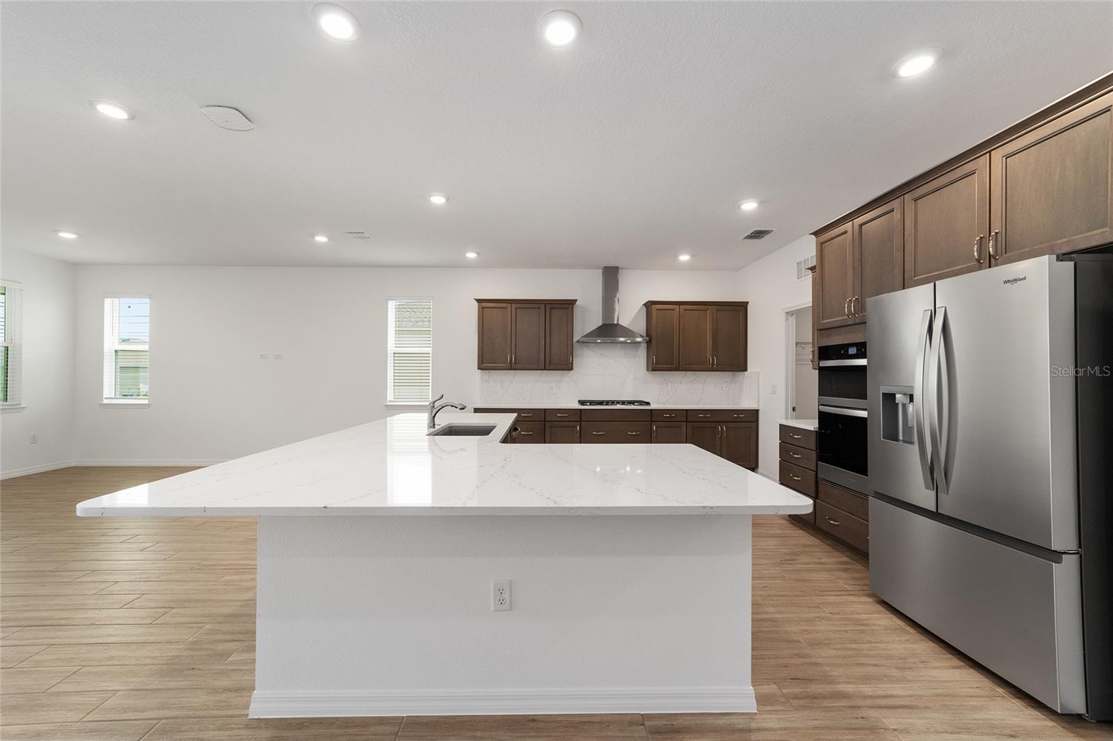 ON TOP OF THE WORLD - Residential