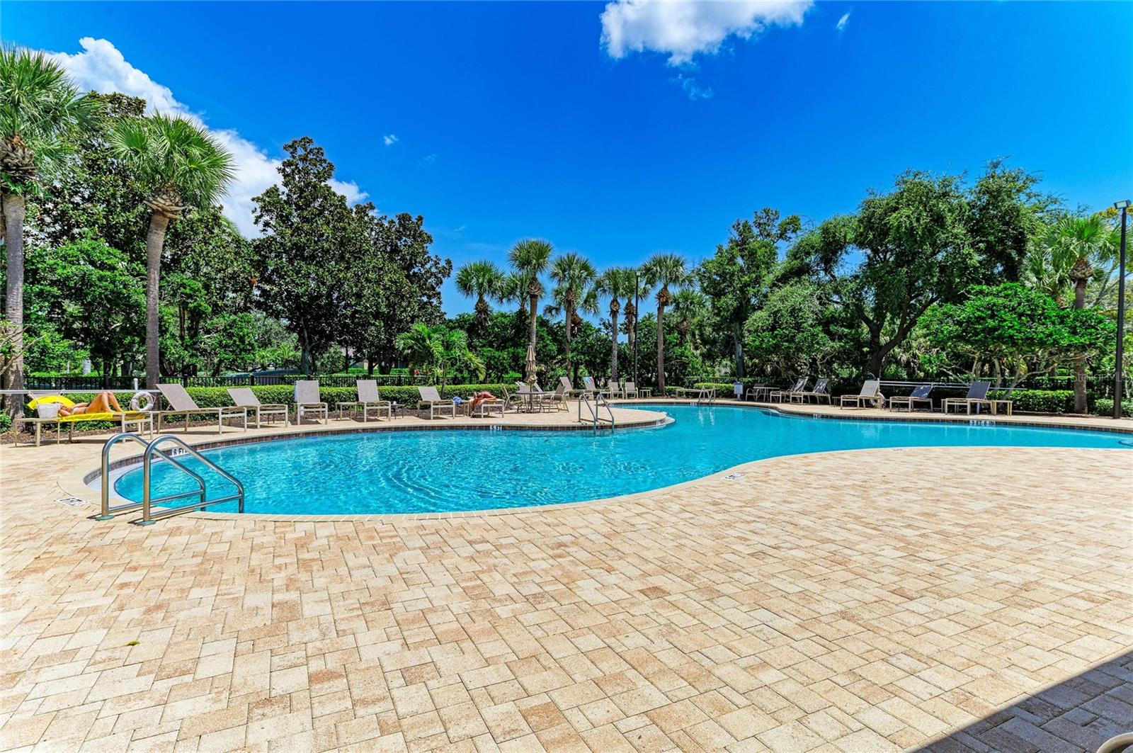 PALMA SOLA TRACE - Residential