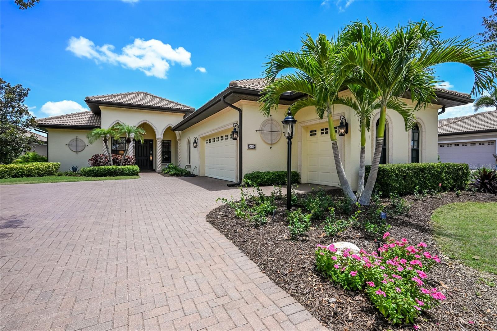 COUNTRY CLUB EAST - Residential