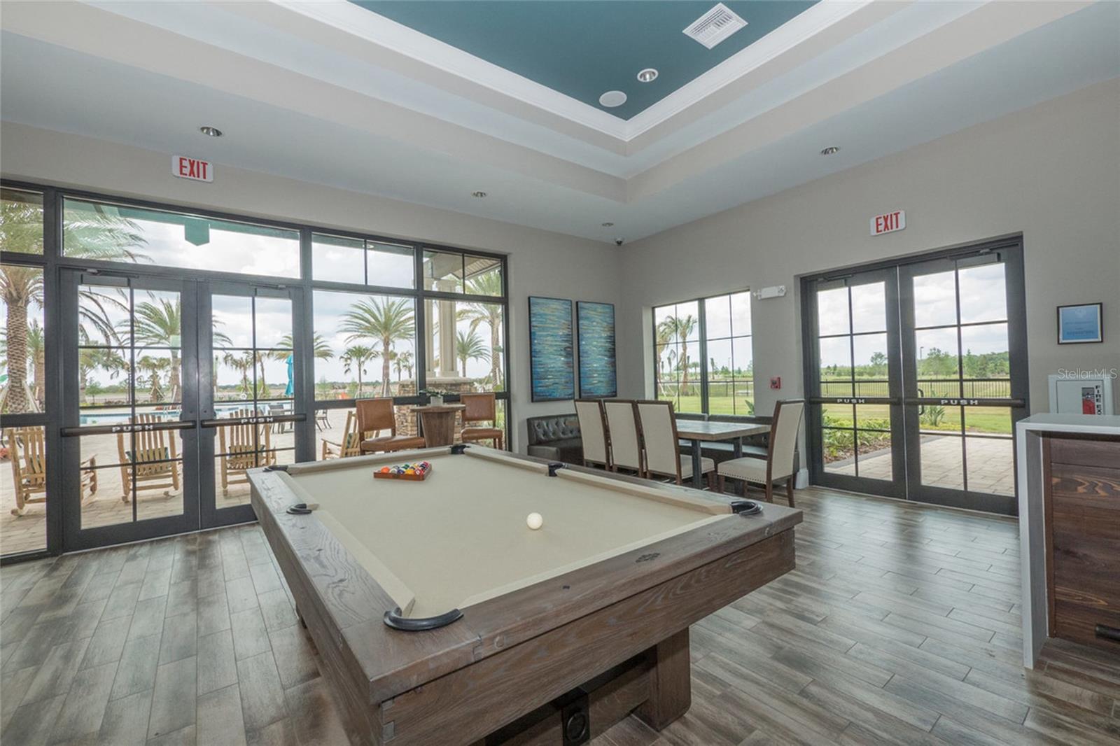 COUNTRY CLUB EAST - Residential