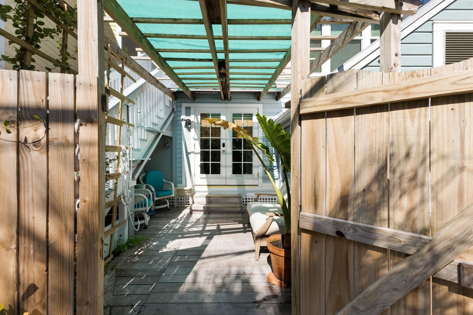 370 EAST RAILROAD - Residential